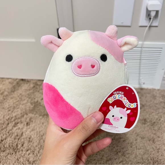 Squishmallow 5" Caedyn (Heart Nose Cow) - Valentines Exclusive BNWT - Picture 1 of 6